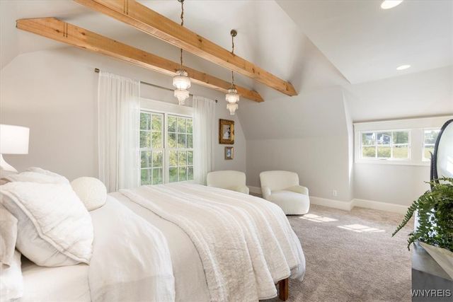 21 Creekview Ct, Aurora, NY 14052