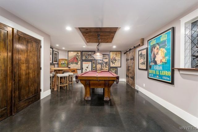 21 Creekview Ct, Aurora, NY 14052