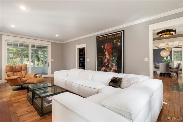 21 Creekview Ct, Aurora, NY 14052