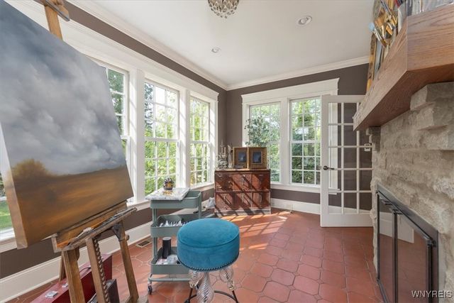 21 Creekview Ct, Aurora, NY 14052