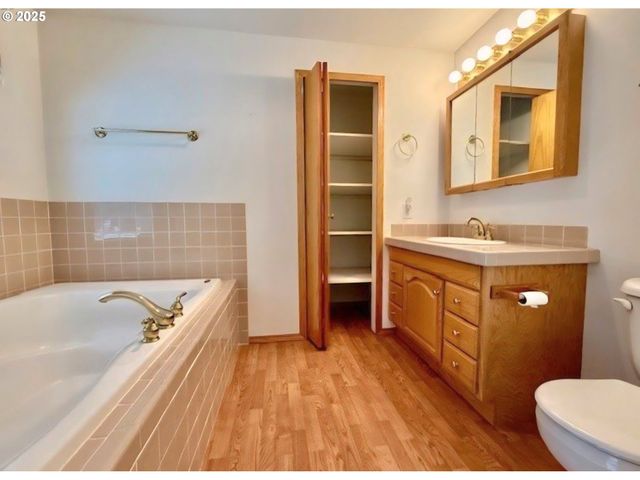 94504 SMOKEY Ln, Coquille, OR 97423