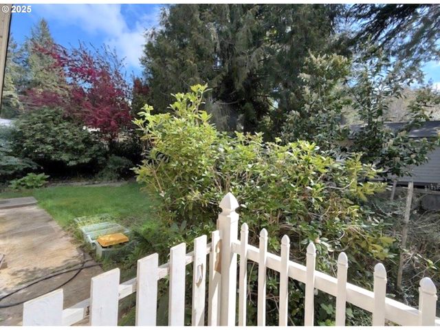 94504 SMOKEY Ln, Coquille, OR 97423