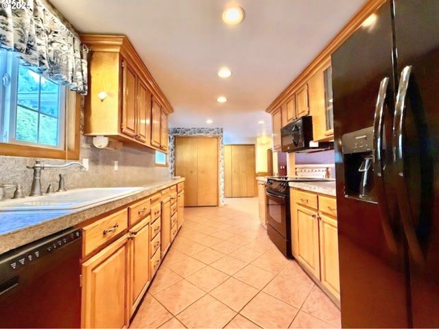 94504 SMOKEY Ln, Coquille, OR 97423