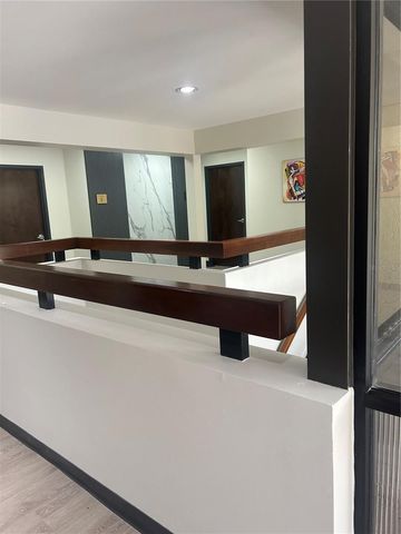 1715 E BAY DRIVE G, Largo, FL 33771