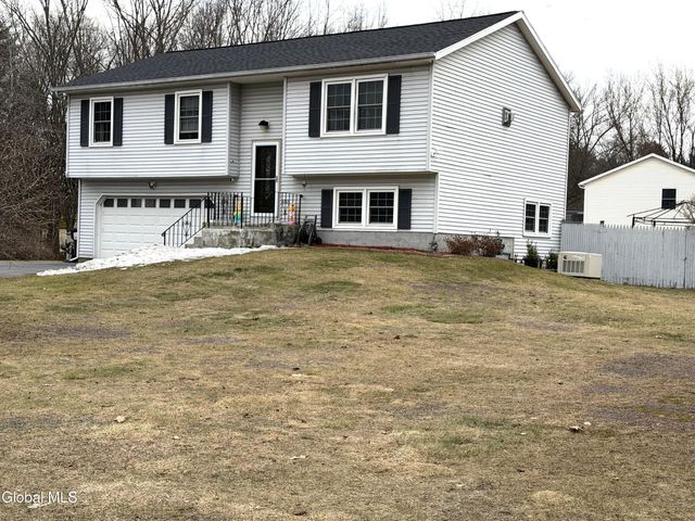 2 Moonglow Road, Wilton, NY 12831