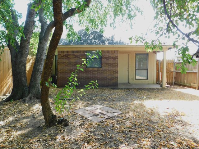 3305 Gardenview Circle, Denton, TX 76207
