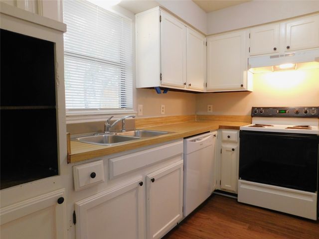 3305 Gardenview Circle, Denton, TX 76207