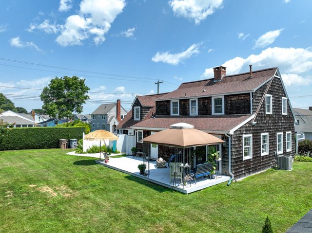 4 Nehantic Drive, East Lyme, CT 06357