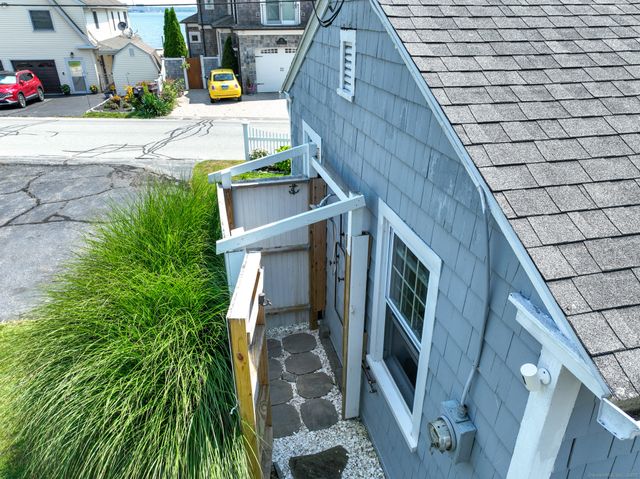 4 Nehantic Drive, East Lyme, CT 06357