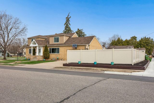 505 2nd Street NE, Osseo, MN 55369