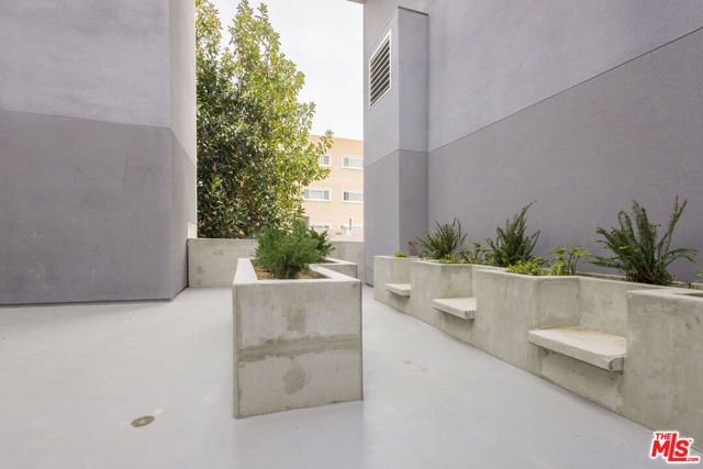 14629 Erwin Street, Van Nuys (los Angeles), CA 91411