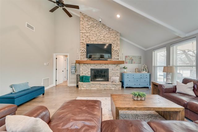 126 Forest Brook Street, Oak Leaf, TX 75154