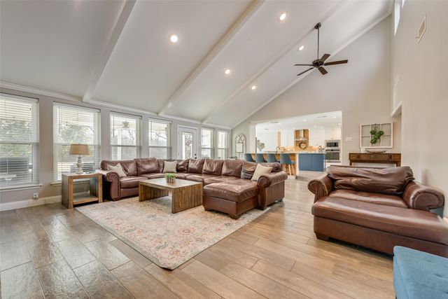 126 Forest Brook Street, Oak Leaf, TX 75154