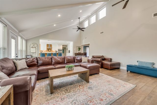 126 Forest Brook Street, Oak Leaf, TX 75154