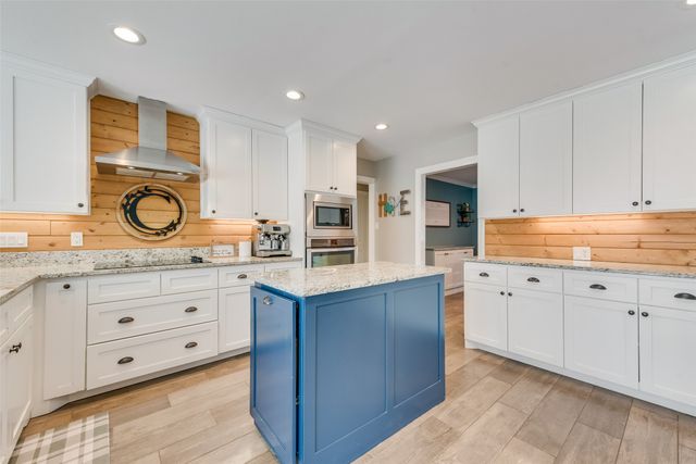 126 Forest Brook Street, Oak Leaf, TX 75154