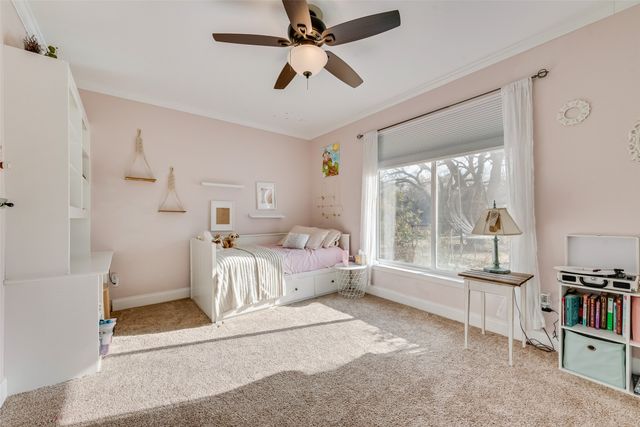 126 Forest Brook Street, Oak Leaf, TX 75154