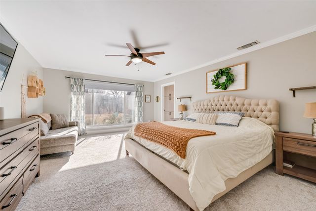 126 Forest Brook Street, Oak Leaf, TX 75154