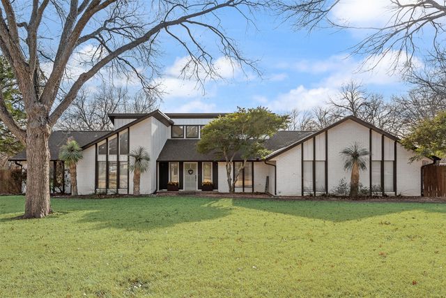 126 Forest Brook Street, Oak Leaf, TX 75154
