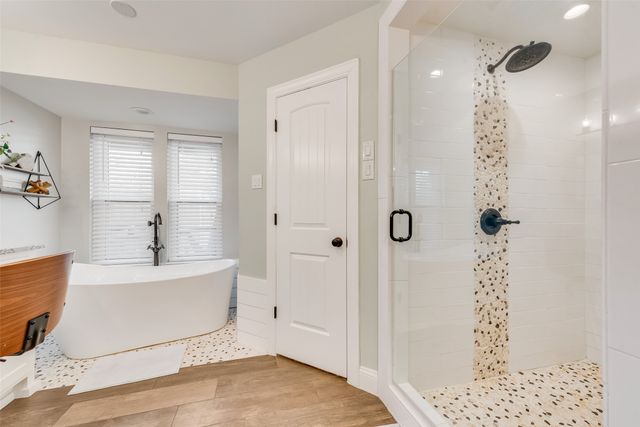 126 Forest Brook Street, Oak Leaf, TX 75154