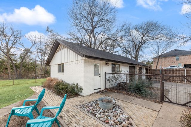 126 Forest Brook Street, Oak Leaf, TX 75154