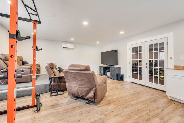 126 Forest Brook Street, Oak Leaf, TX 75154