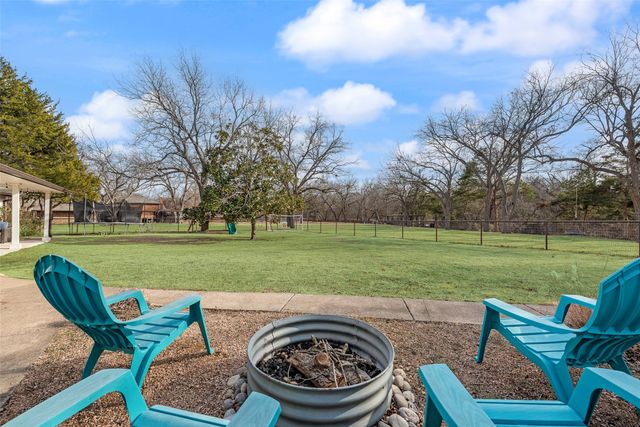 126 Forest Brook Street, Oak Leaf, TX 75154