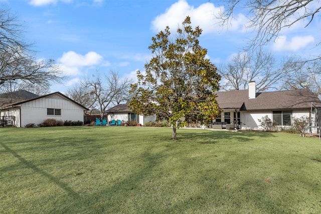 126 Forest Brook Street, Oak Leaf, TX 75154