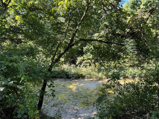 126 Forest Brook Street, Oak Leaf, TX 75154