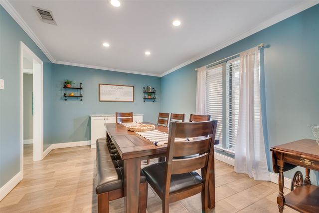 126 Forest Brook Street, Oak Leaf, TX 75154