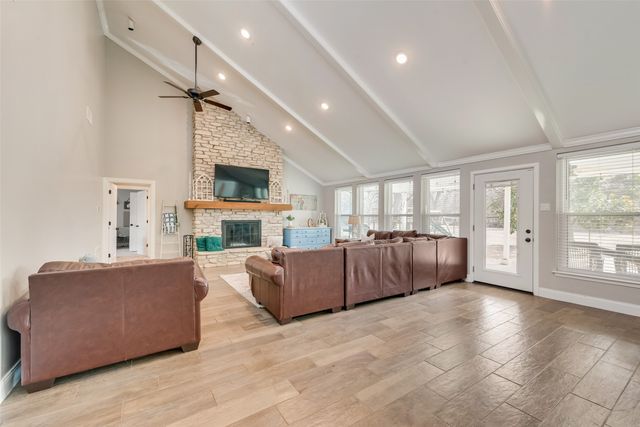 126 Forest Brook Street, Oak Leaf, TX 75154