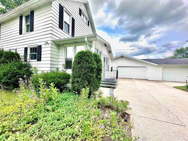 404 BRUCE STREET, New London, WI 54961