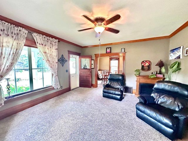 404 BRUCE STREET, New London, WI 54961