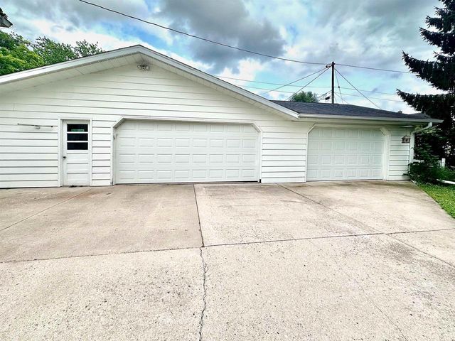 404 BRUCE STREET, New London, WI 54961