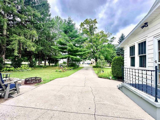 404 BRUCE STREET, New London, WI 54961