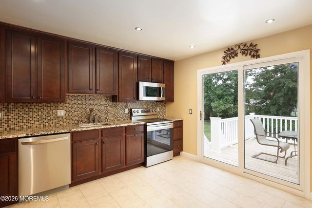 514 Oakview Drive, Toms River, NJ 08753