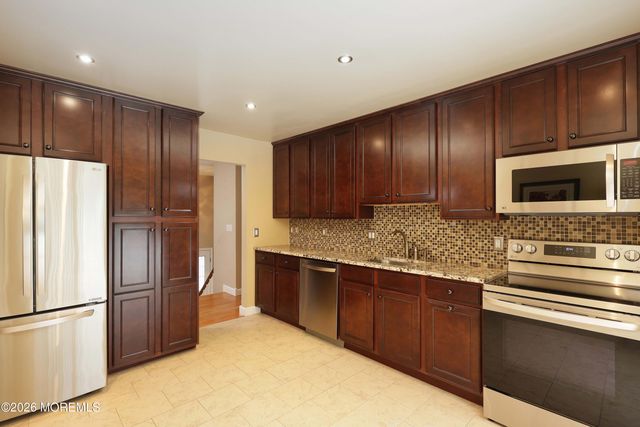514 Oakview Drive, Toms River, NJ 08753