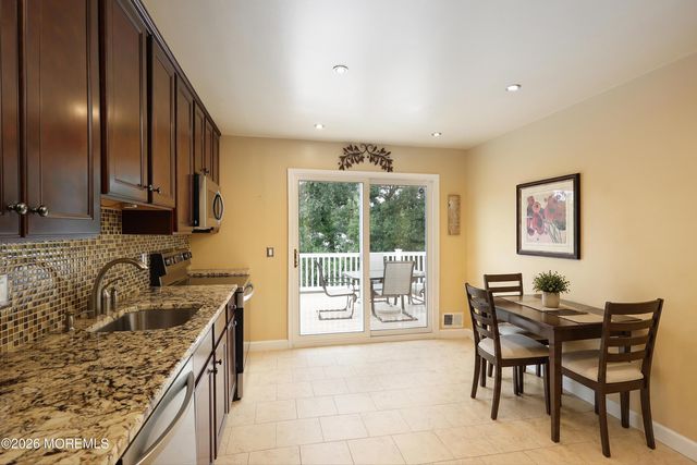 514 Oakview Drive, Toms River, NJ 08753