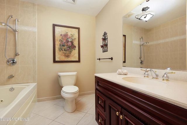 514 Oakview Drive, Toms River, NJ 08753