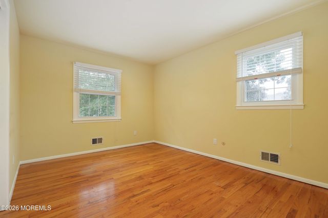 514 Oakview Drive, Toms River, NJ 08753