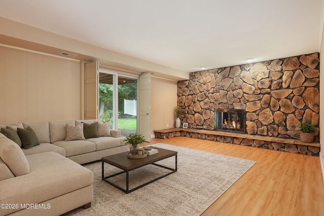 514 Oakview Drive, Toms River, NJ 08753