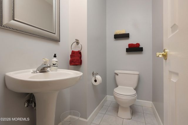 514 Oakview Drive, Toms River, NJ 08753
