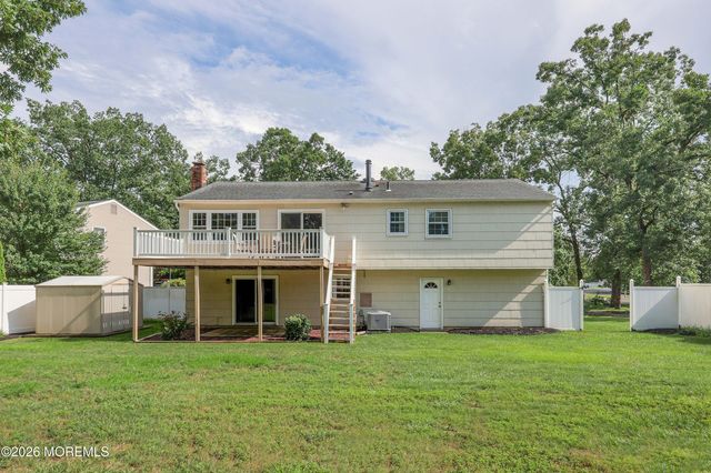 514 Oakview Drive, Toms River, NJ 08753