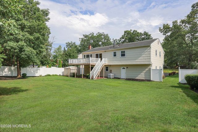 514 Oakview Drive, Toms River, NJ 08753