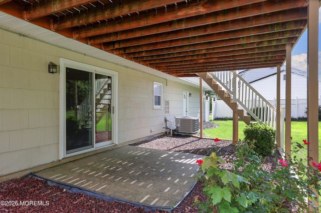 514 Oakview Drive, Toms River, NJ 08753