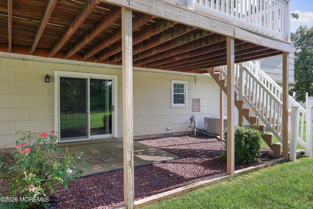 514 Oakview Drive, Toms River, NJ 08753
