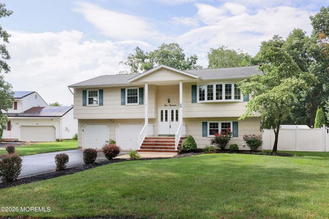 514 Oakview Drive, Toms River, NJ 08753