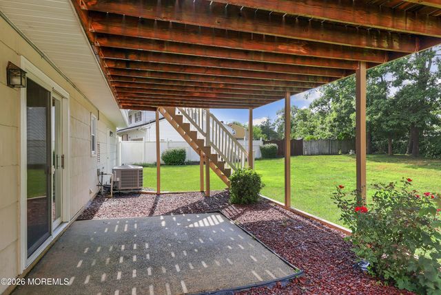 514 Oakview Drive, Toms River, NJ 08753
