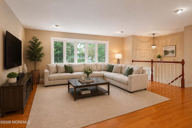 514 Oakview Drive, Toms River, NJ 08753