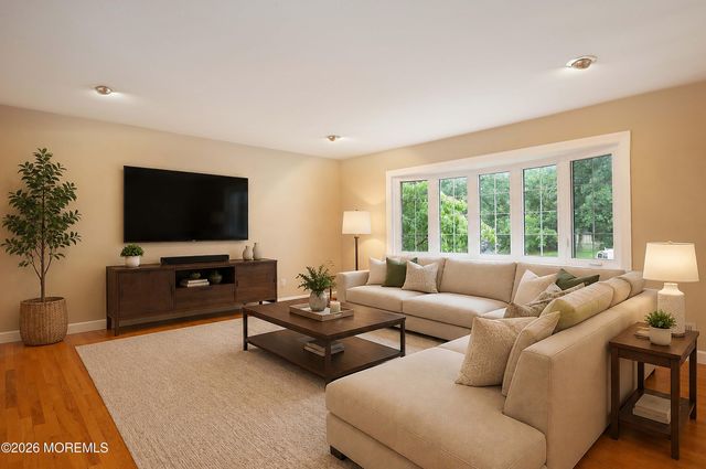 514 Oakview Drive, Toms River, NJ 08753