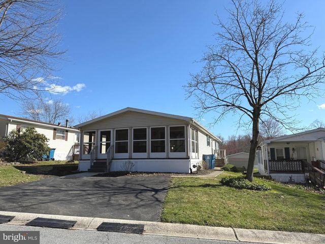 69 MEADOW RUN PL, Harrisburg, PA 17112